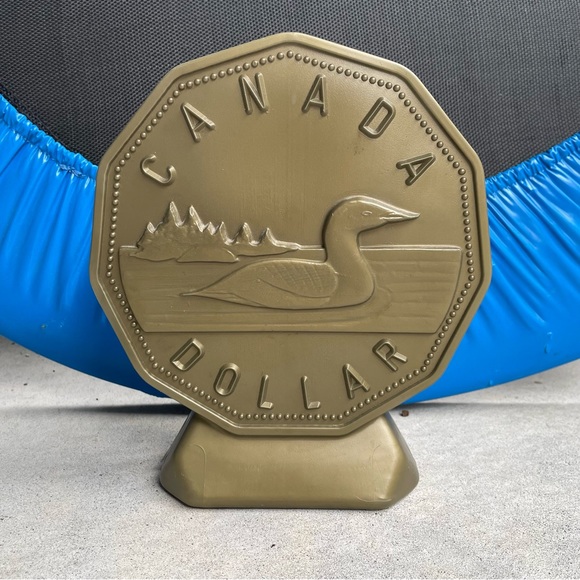Loonie Coin Bank/ Piggy Bank - Picture 5 of 6